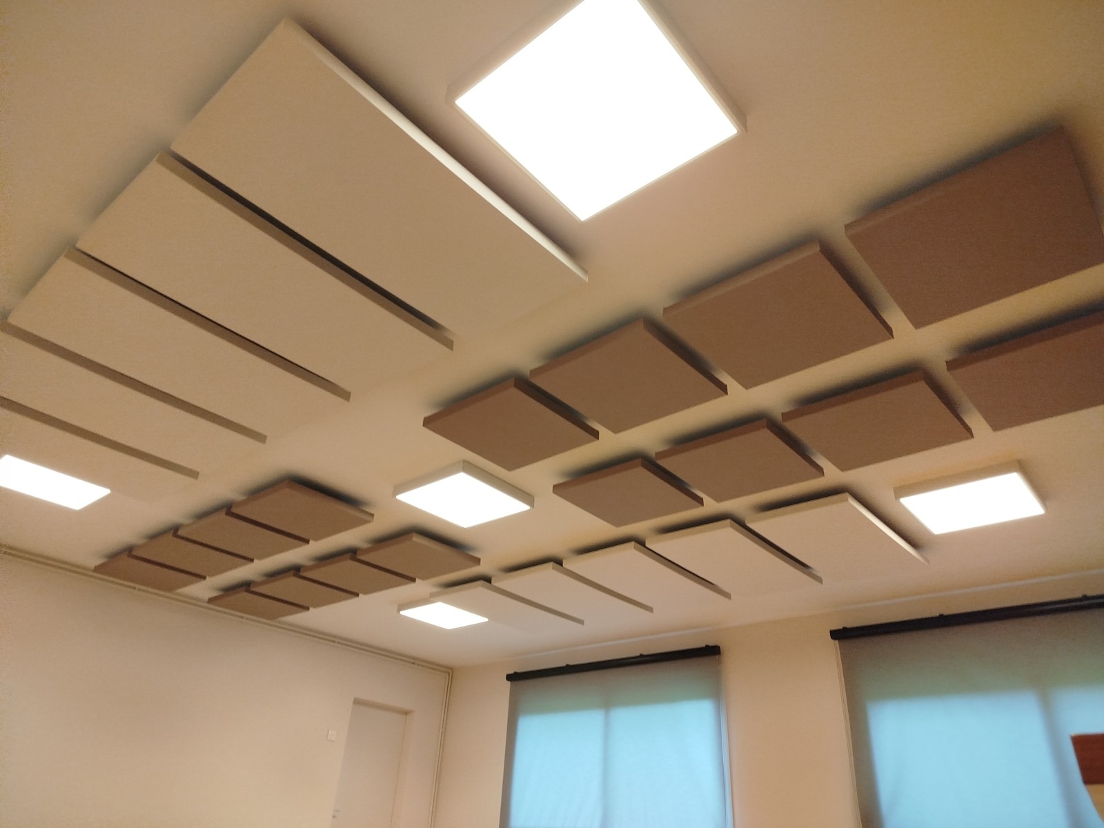 Pose de dalles acoustiques sur la commune de Fontaine sous Préau 