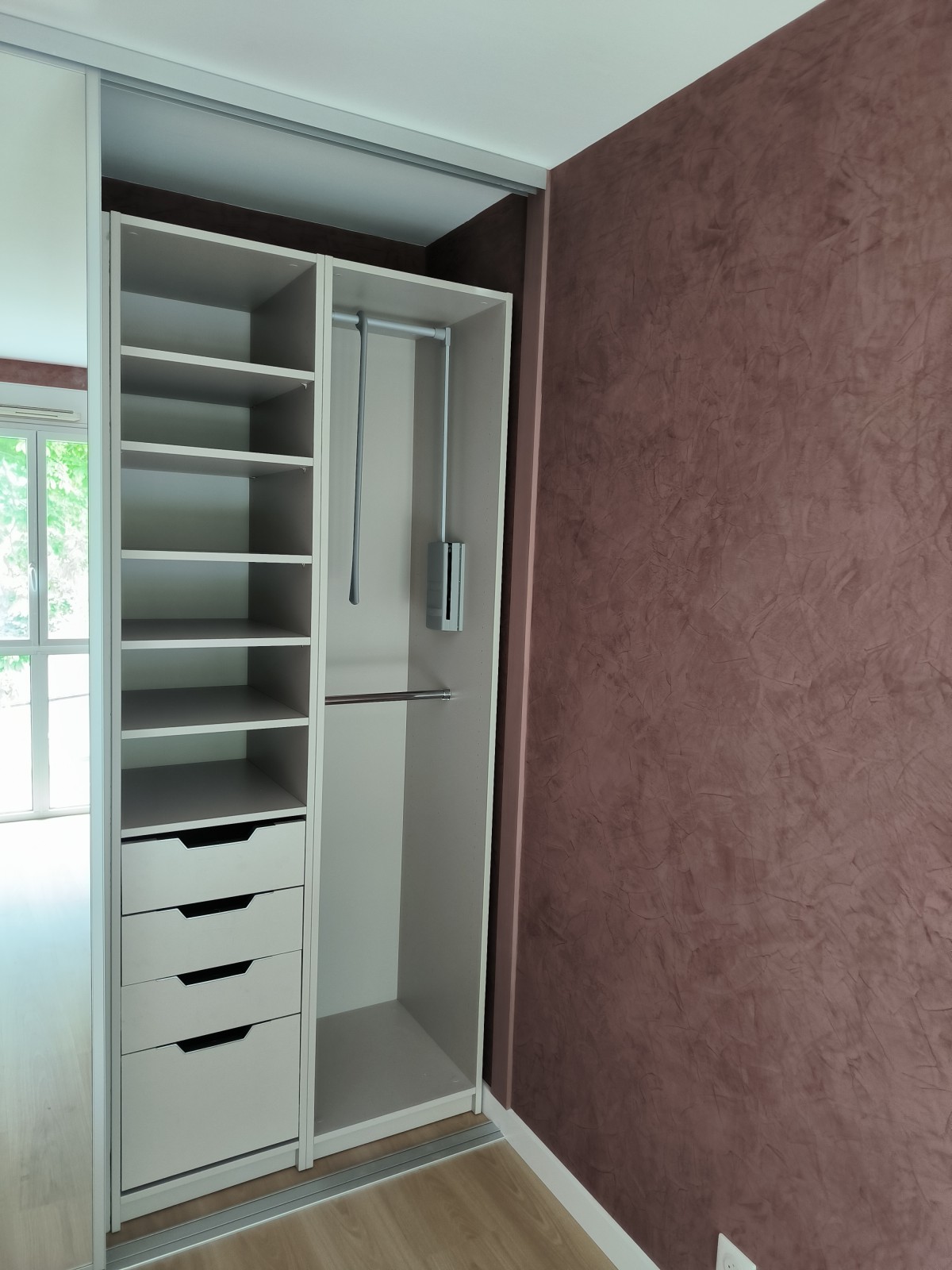 Agencement d'un dressing sur mesure dans un appartement sur Bois-Guillaume à côté de Rouen 76