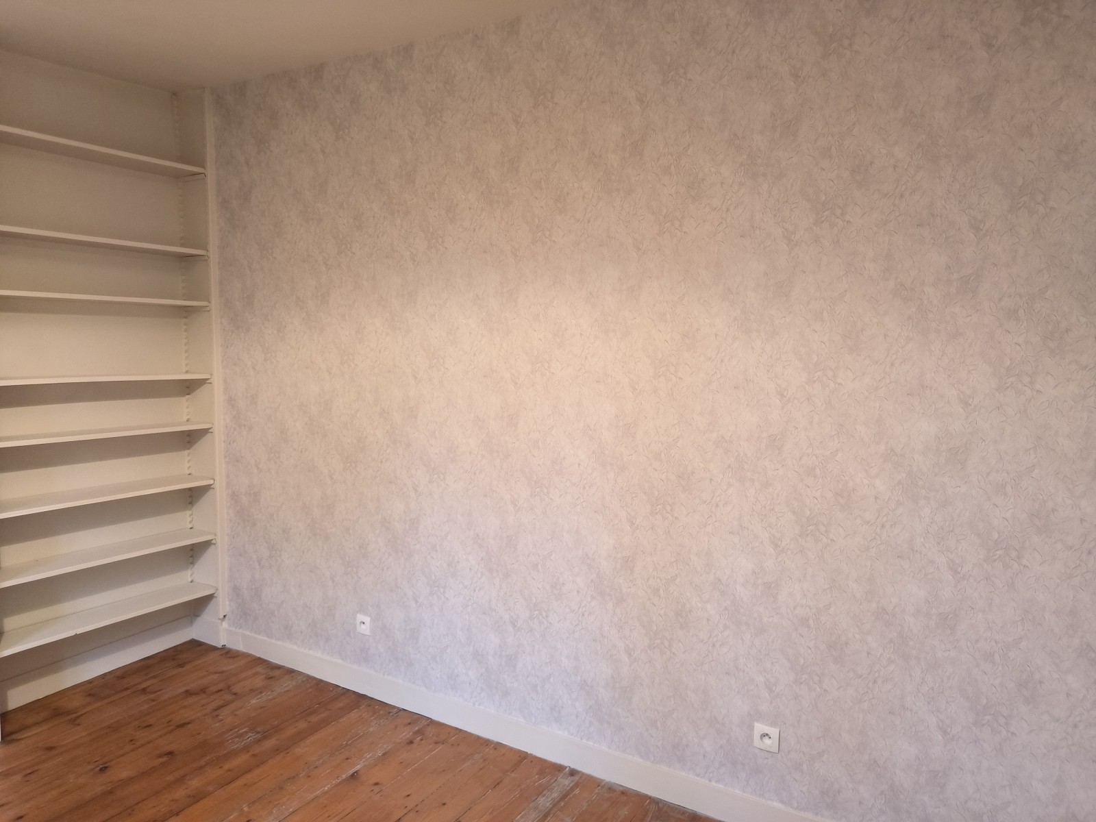 Rénovation de trois chambres, peinture et papier peint dans la région de Rouen