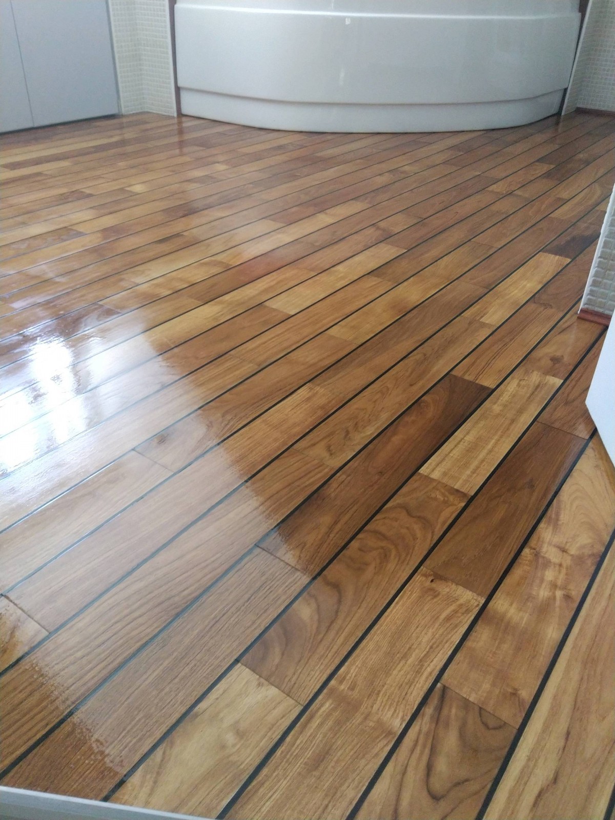 Installation de revêtement de sol en parquet après sinistre à Bihorel 76