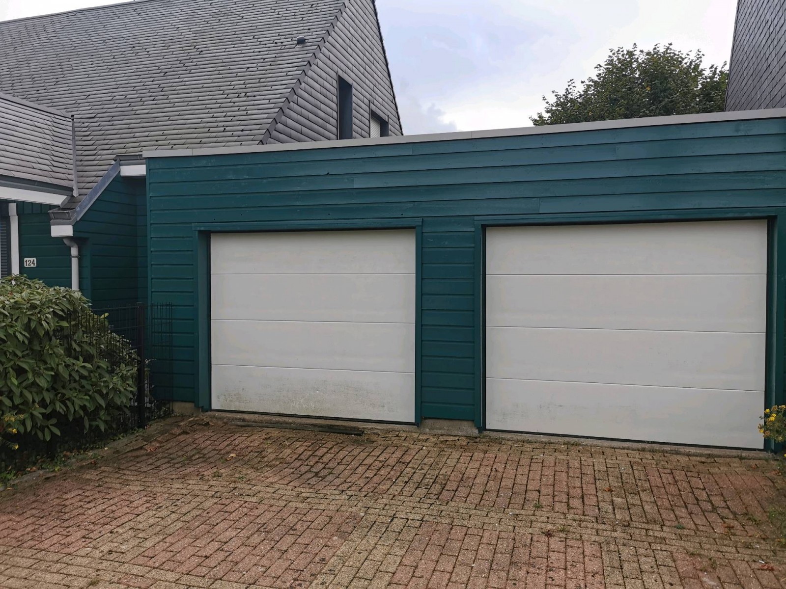 Travaux de peinture  extérieur sur une maison en bois sur la commune de Mont Saint Aignan près de Rouen