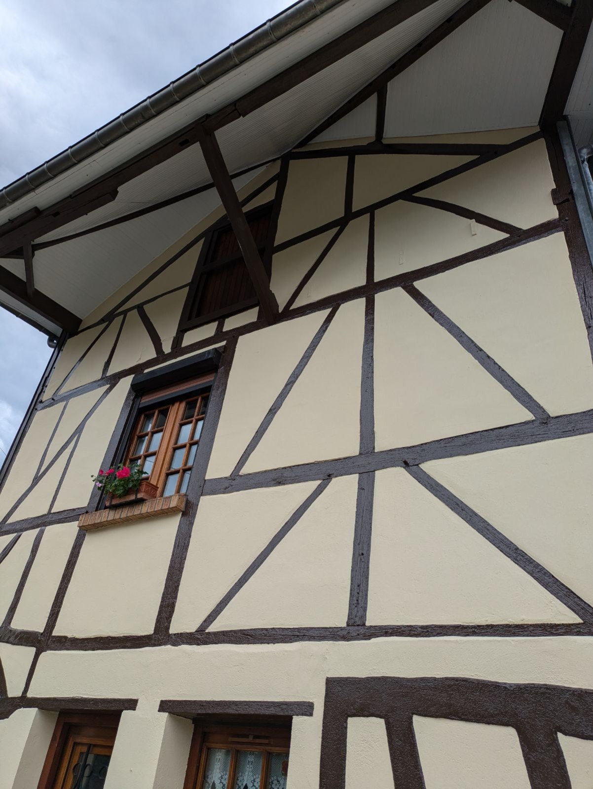 Mise en peinture d'un pignon de façade sur le secteur de Malaunay 