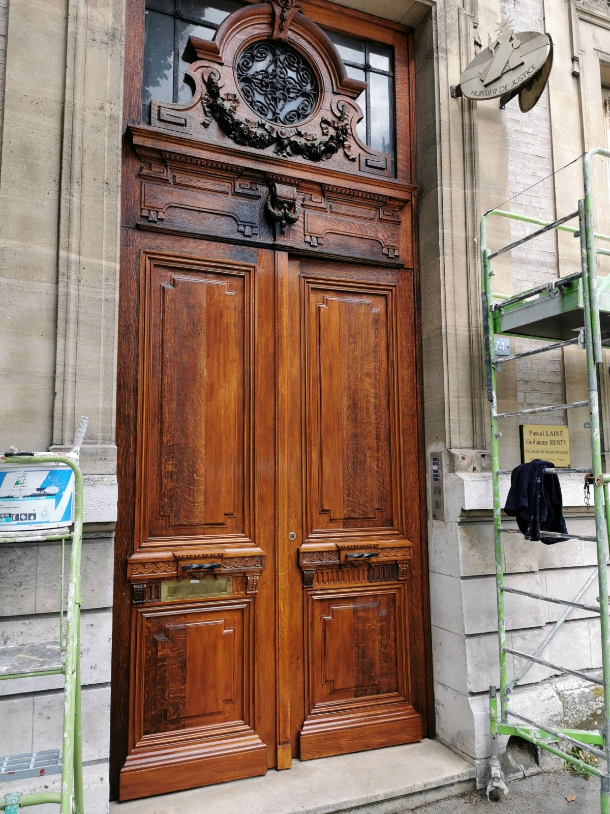 Remise en état d'une porte en chêne après un sinistre incendie à ROUEN 76