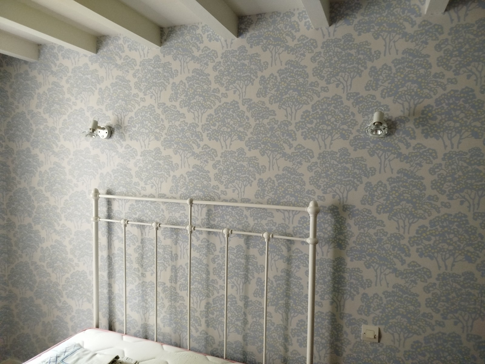 Pose de papier déco sur la commune d'Houppeville