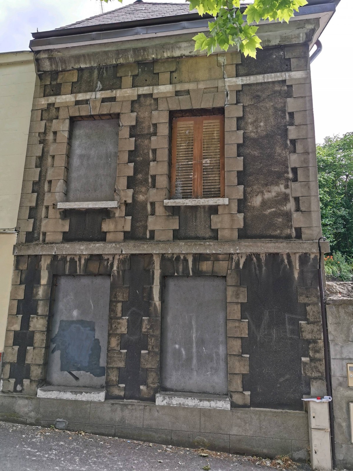 Ravalement de façade sur une maison ancienne à Rouen