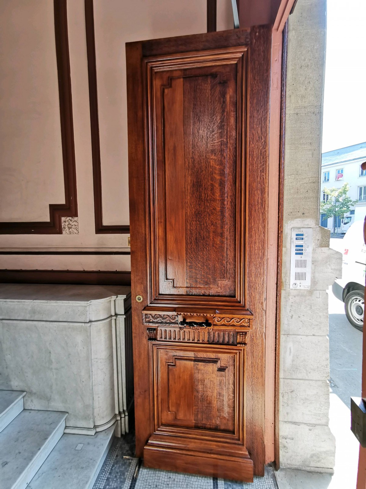 Remise en état d'une porte en chêne après un sinistre incendie à ROUEN 76