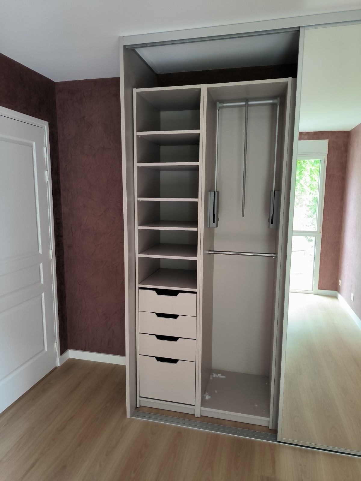 Agencement d'un dressing sur mesure dans un appartement sur Bois-Guillaume à côté de Rouen 76