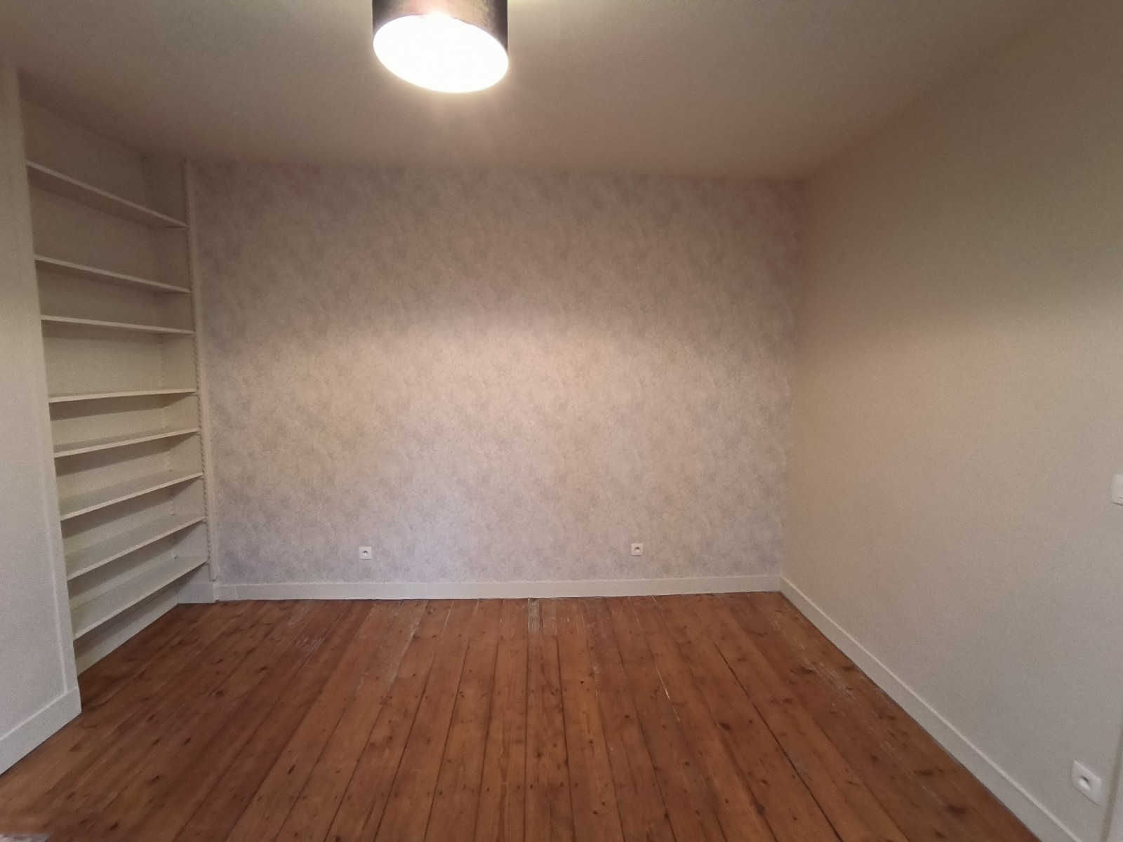 Rénovation de trois chambres, peinture et papier peint dans la région de Rouen