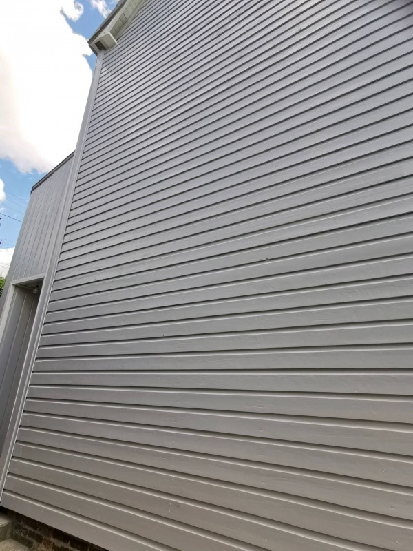 Peinture sur façade en clin  sur la commune de Mont Saint Aignan