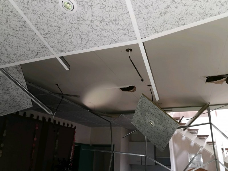 Remplacement d'un faux plafond en dalles suite à un sinistre dégât des eaux sur la commune de Quincampoix