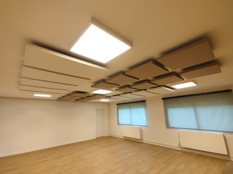 Pose de dalles acoustiques sur la commune de Fontaine sous Préau 