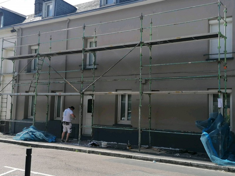 Professionnel pour un ravalement de façade de maison de ville à Rouen 76