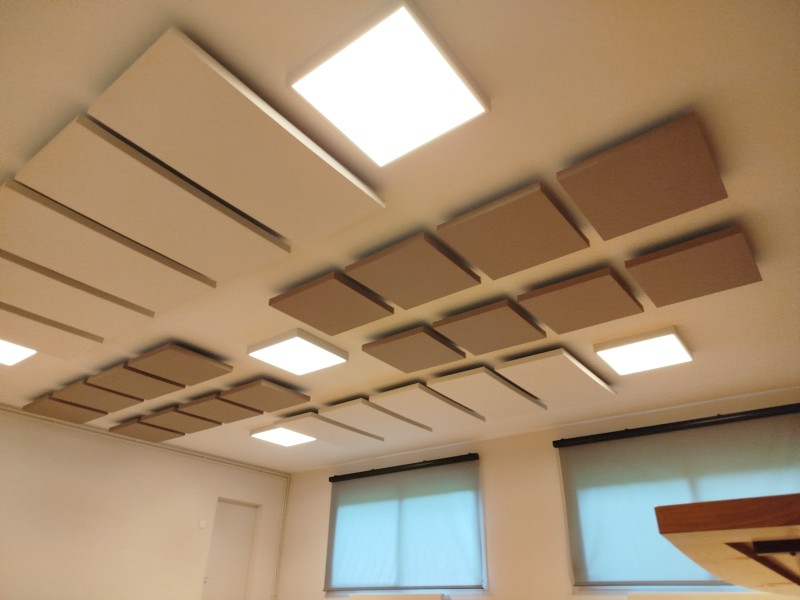 Pose de dalles acoustiques sur la commune de Fontaine sous Préau 