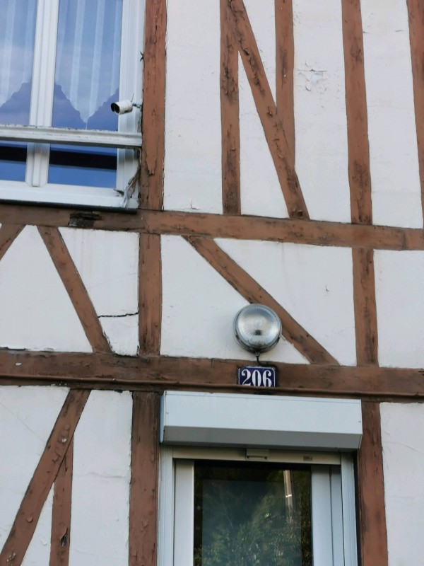 Ravalement de façade d'une petite maison de ville sur la commune de Barentin