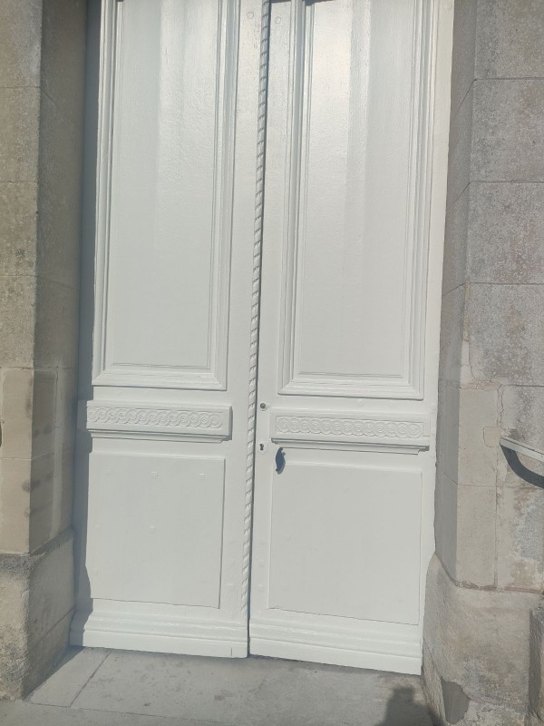 réfection d'une porte d'entrée intérieure et extérieur près de la commune de Rouen
