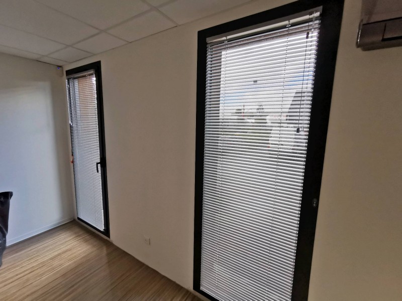 Pose de stores vénitiens à Isneauville 