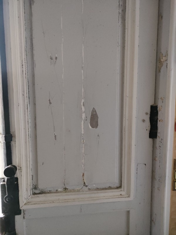 réfection d'une porte d'entrée intérieure et extérieur près de la commune de Rouen
