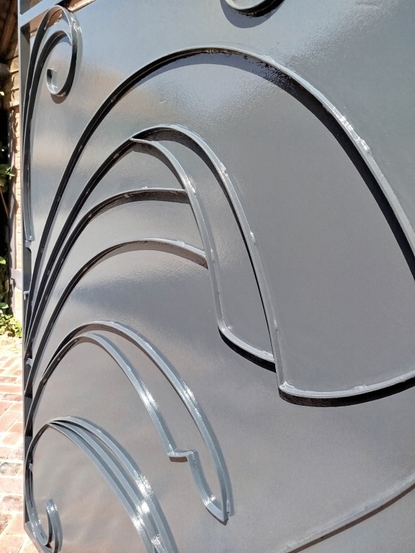 Mise en peinture d'un portail à Hénouville 