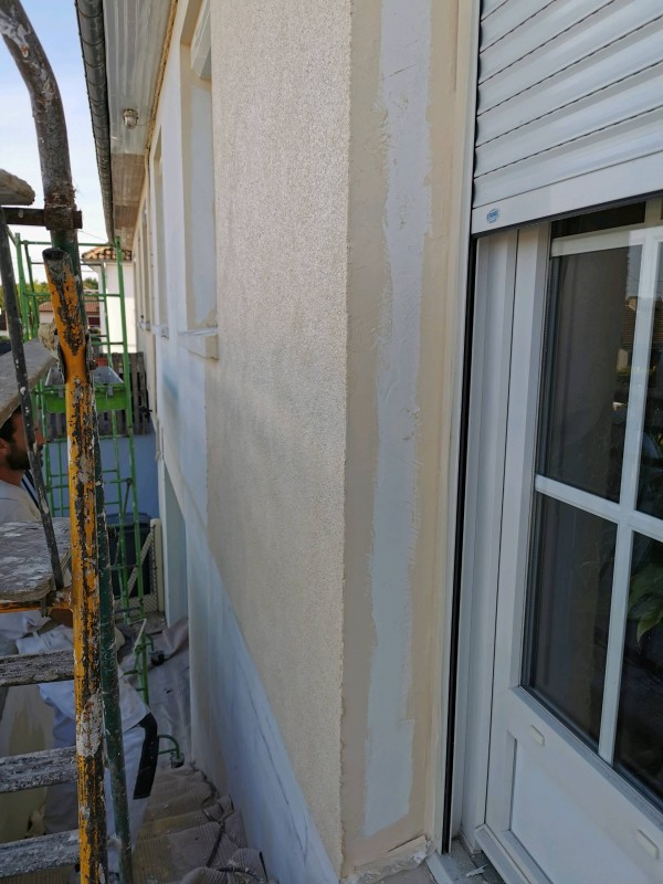 Réfection d'une façade fissurée sur la commune de Barentin