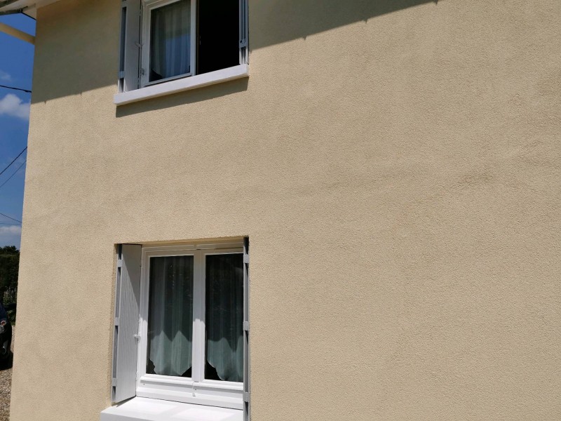 Ravalement de façade pour une maison individuelle de particuliers à Montville proche de Rouen 76