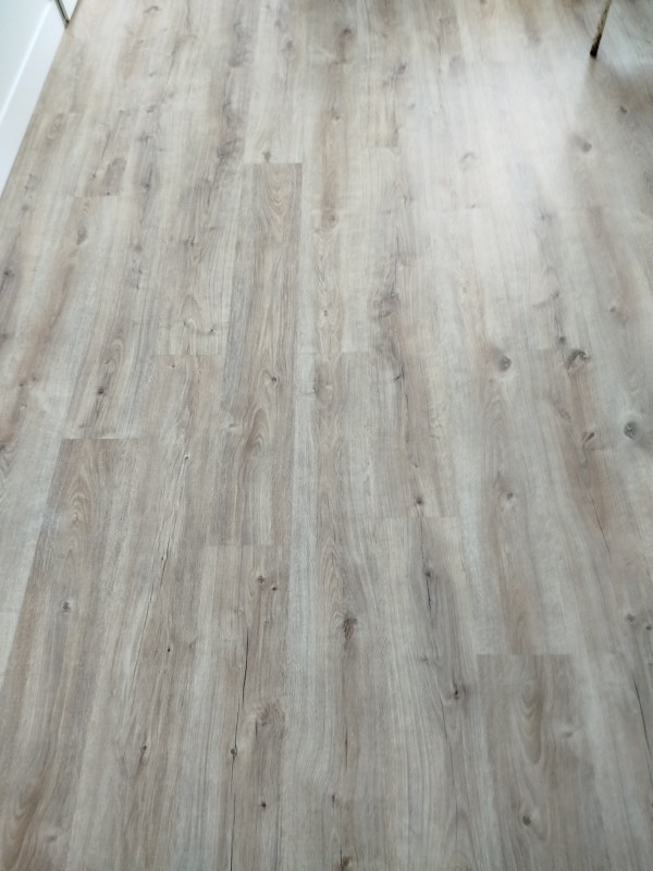 remplacement d'un revêtement de sol dans un appartement à Bihorel