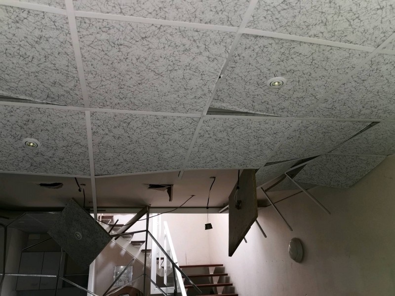 Remplacement d'un faux plafond en dalles suite à un sinistre dégât des eaux sur la commune de Quincampoix