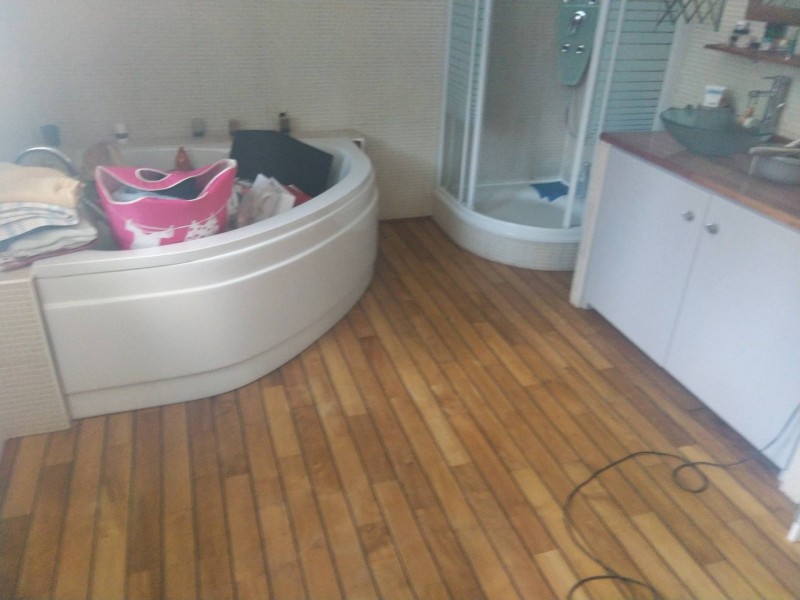 Installation de revêtement de sol en parquet après sinistre à Bihorel 76