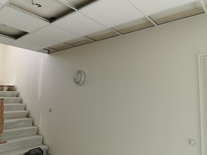 Remplacement d'un faux plafond dans des bureaux sur la commune de Quincampoix