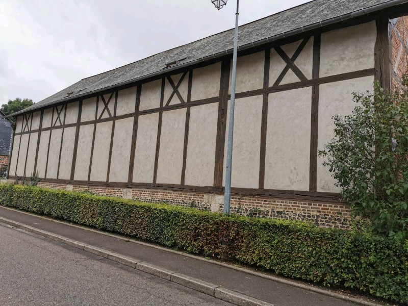 Démarrage d'un ravalement extérieur en colombage sur la commune de RY 76