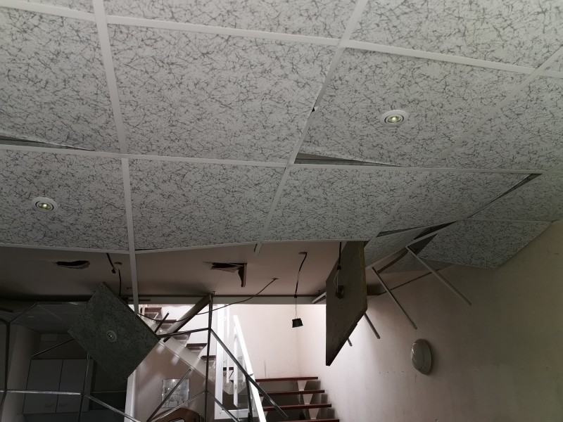 Remplacement d'un faux plafond dans des bureaux sur la commune de Quincampoix