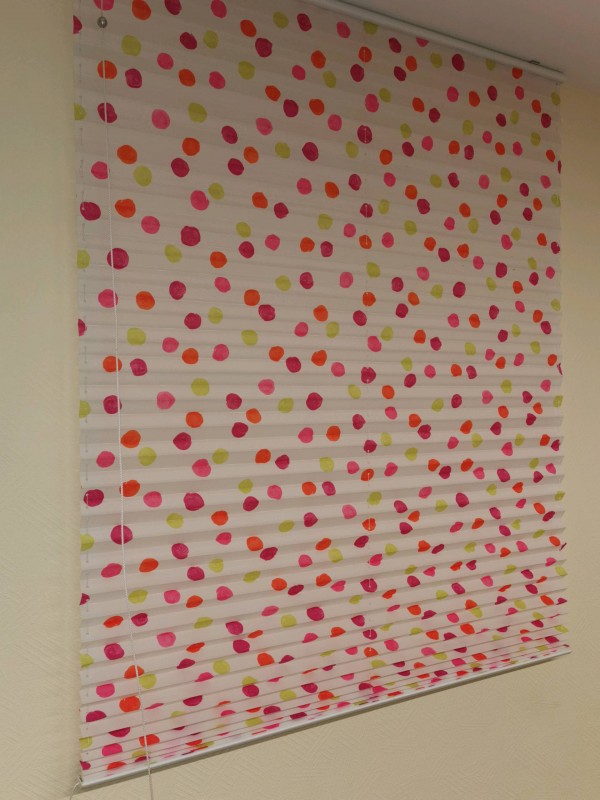 Pose d'un store plissé déco pour un bureau sur la commune de Rouen