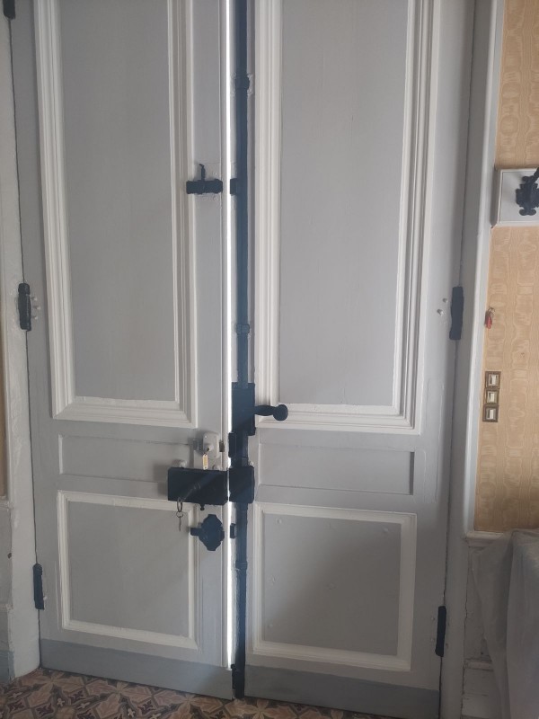 réfection d'une porte d'entrée intérieure et extérieur près de la commune de Rouen