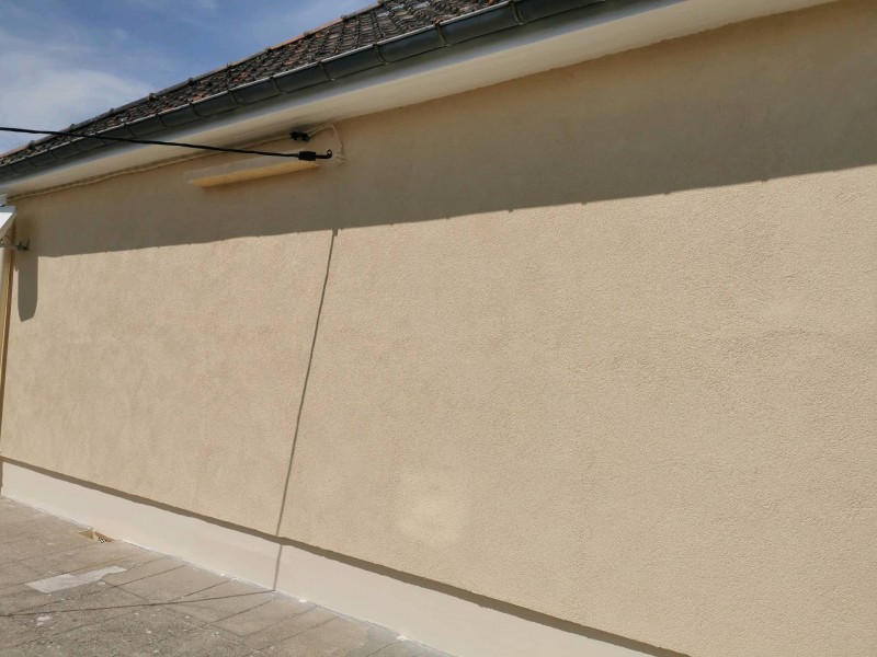 Réfection d'une façade fissurée sur la commune de Barentin