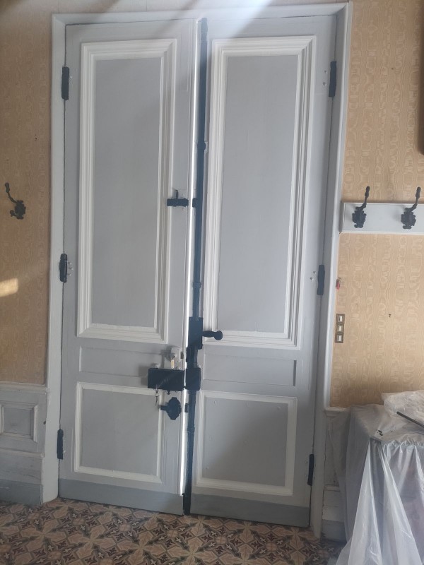 réfection d'une porte d'entrée intérieure et extérieur près de la commune de Rouen