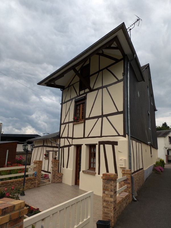 Mise en peinture d'un pignon de façade sur le secteur de Malaunay 