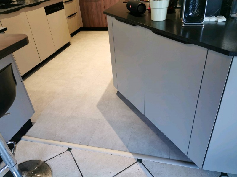 Travaux de peinture et de revêtement de sol pour une cuisine à Duclair