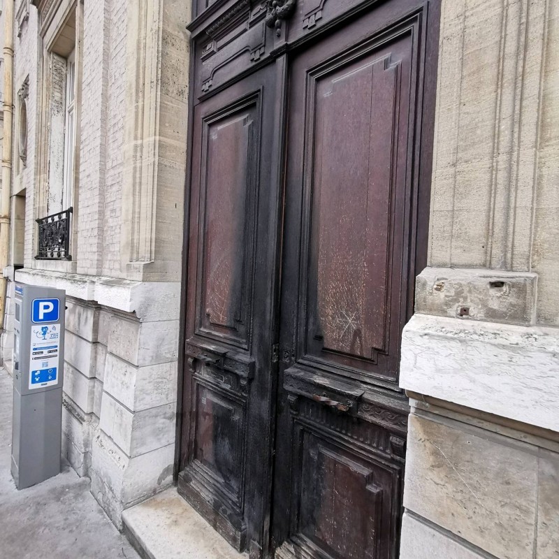 Remise en état d'une porte en chêne après un sinistre incendie à ROUEN 76