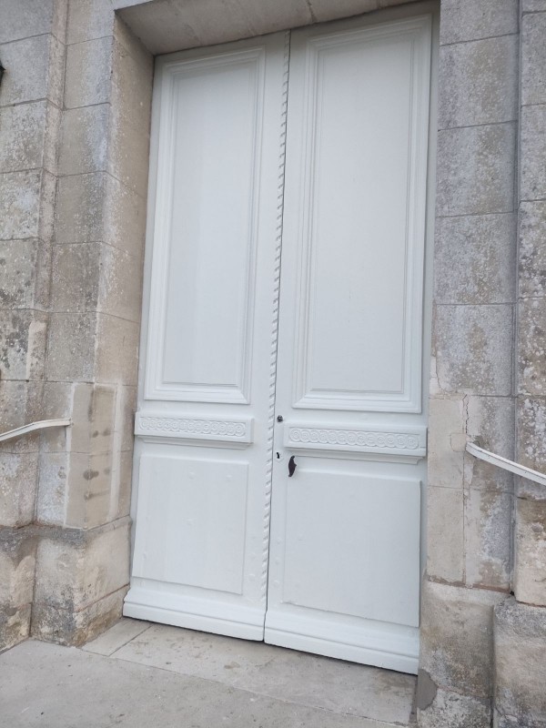 réfection d'une porte d'entrée intérieure et extérieur près de la commune de Rouen