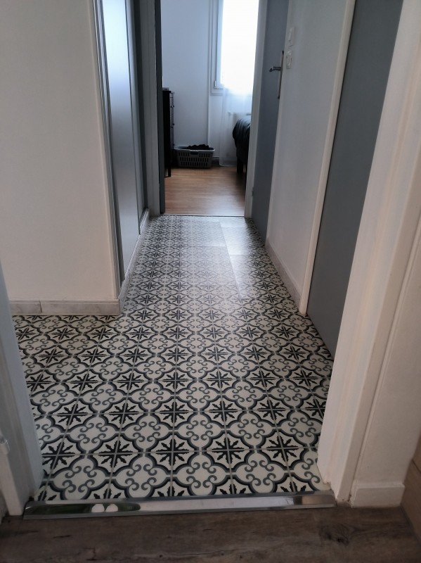 remplacement de revêtement sol dans un couloir wc et salle de bain sur la commune de Déville-lès-Rouen