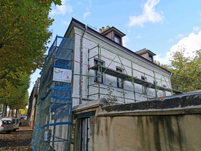 Ravalement de façade sur une maison ancienne à Rouen