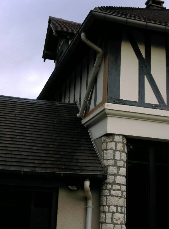Ravalement de façade sur une maison avec colombages à Bois Guillaume