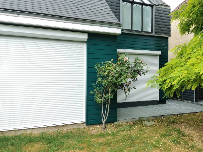 Travaux de peinture  extérieur sur une maison en bois sur la commune de Mont Saint Aignan près de Rouen