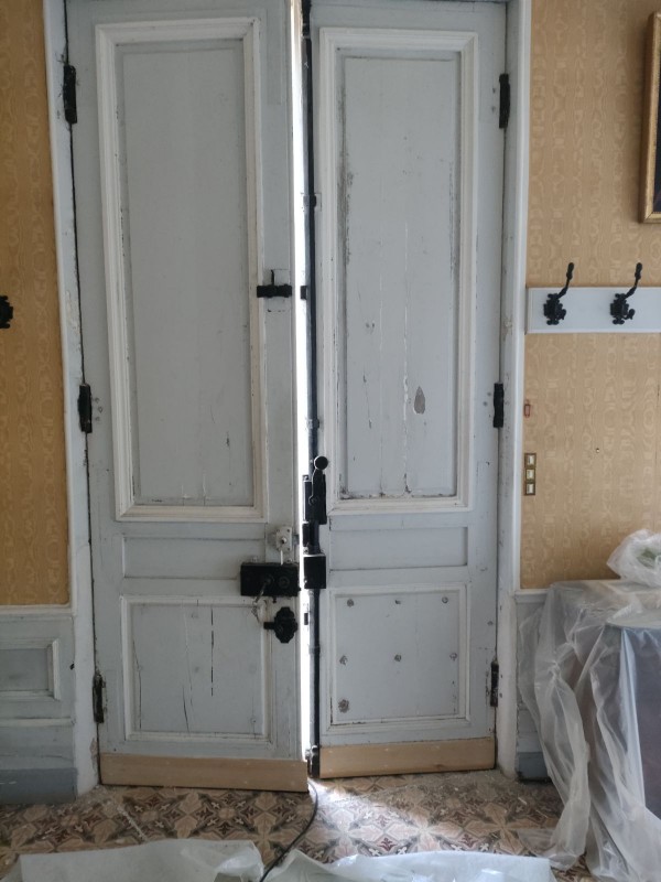 réfection d'une porte d'entrée intérieure et extérieur près de la commune de Rouen