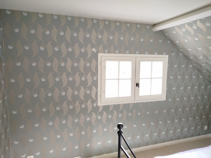 Pose de papier déco sur la commune d'Houppeville