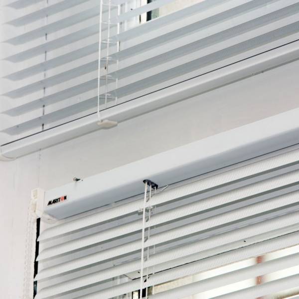 Pose d'un store Vénitien en alu laqué à Bois-Guillaume